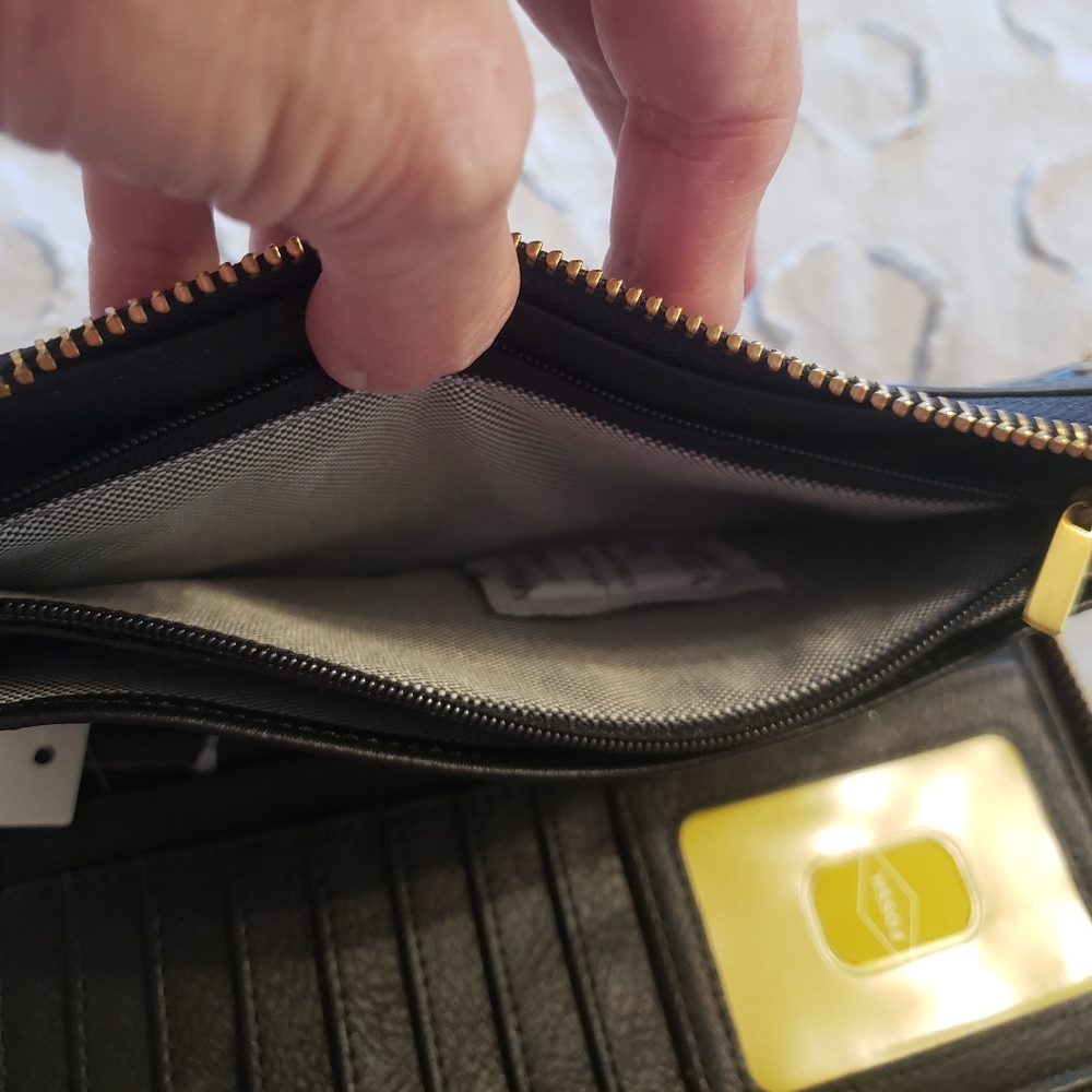 Fossil Wallet - Picture 4 of 5